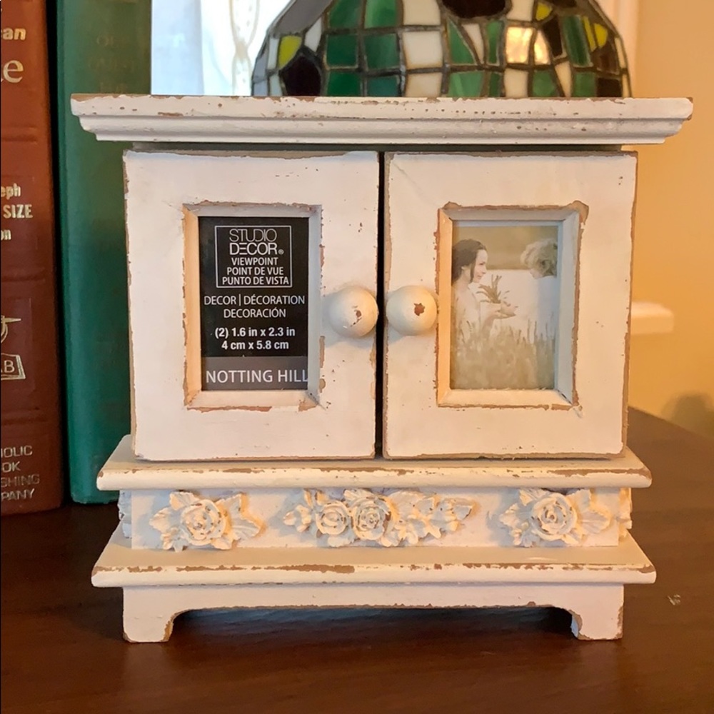 Shabby chic; bulletin board/picture frame